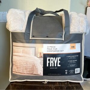 Frye Faux Fur Comforter Set - King in Cream / ivory